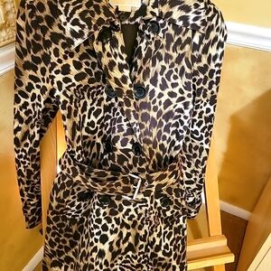 Trench Coat Michael Kors  in Leopard Print. Size S/P. Double breasted with belt